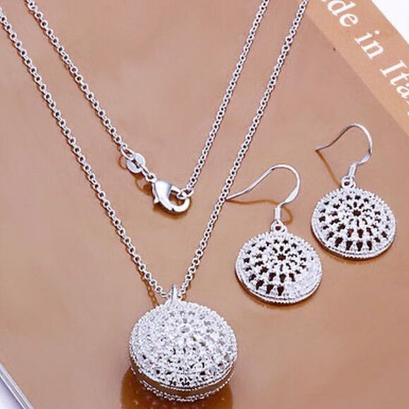The Oracle silver filigree round pendant & earrings set in  sterling silver - Picture 1 of 4